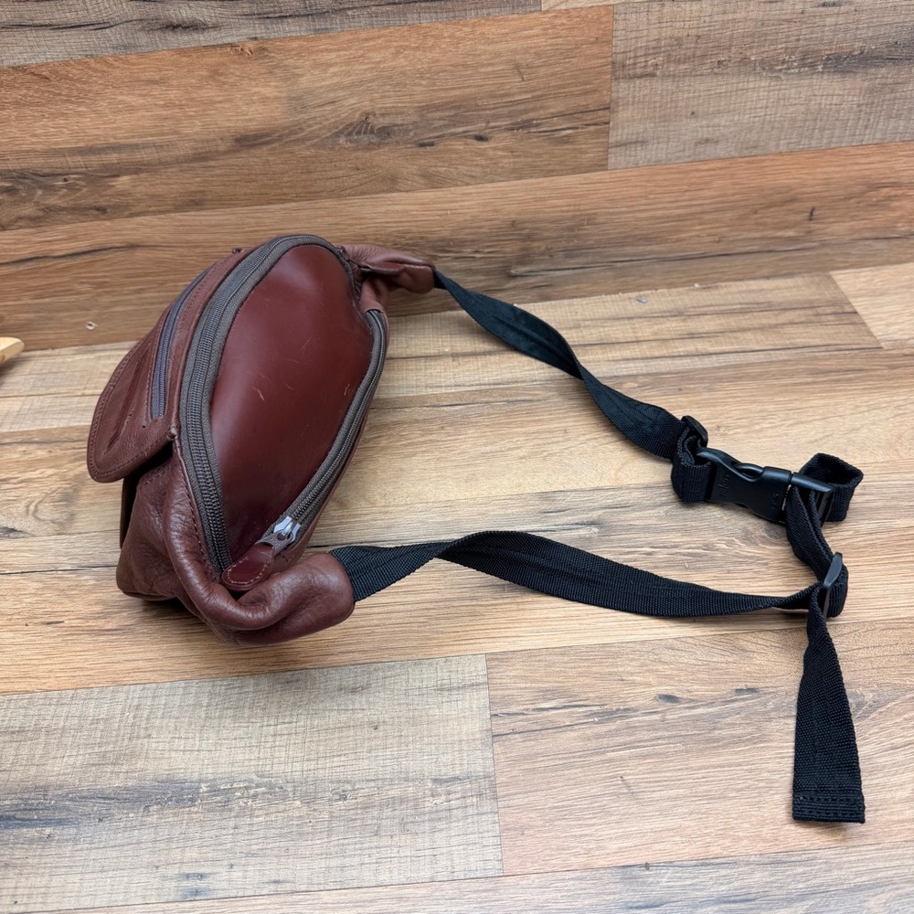 LL Bean ravel Brown Leather Waist Bag Traveler Zip Belt Pack - Picture 3 of 8